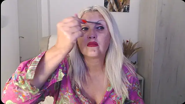 Snapshot of Divineblond chatting on July 25, 11:46 pm Divineblond online show from July 25, 11:46 pm