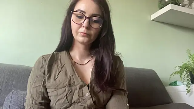 Snapshot of ChloeNatural chatting on May 6, 6:19 am ChloeNatural online show from May 6, 6:19 am