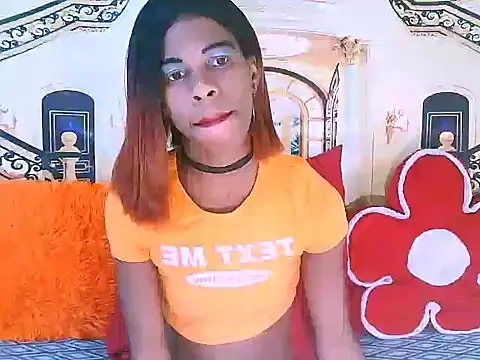 Snapshot of EbonySweetPeach chatting on May 9, 5:45 am EbonySweetPeach online show from May 9, 5:45 am