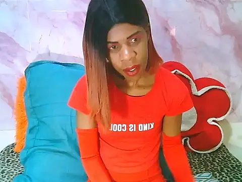 Snapshot of EbonySweetPeach chatting on June 4, 5:35 am EbonySweetPeach online show from June 4, 5:35 am