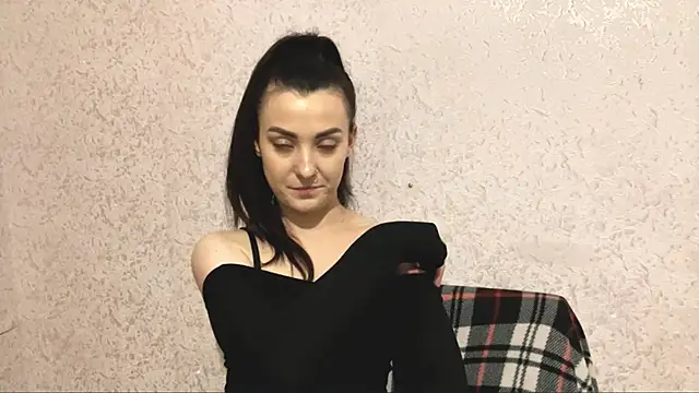 Madisonlovx online show from April 22, 11:06 pm