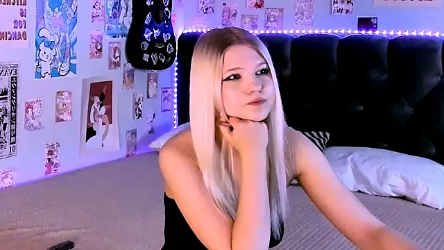 Snapshot of LunariaFox chatting on May 14, 2:57 pm LunariaFox online show from May 14, 2:57 pm