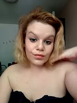 Snapshot of Maryquenn chatting on May 14, 10:33 am Maryquenn online show from May 14, 10:33 am