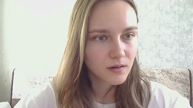 Snapshot of DolcezzaCream chatting on May 22, 12:00 pm DolcezzaCream online show from May 22, 12:00 pm