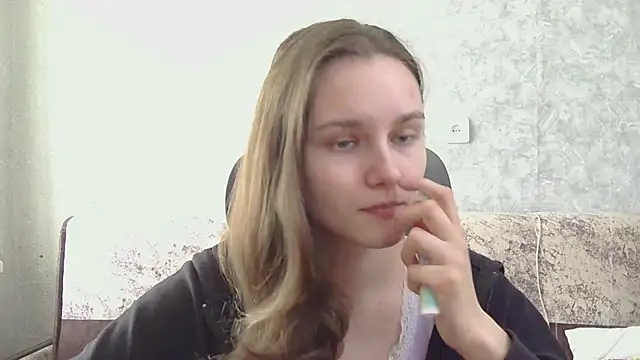 Snapshot of DolcezzaCream chatting on June 3, 11:57 am DolcezzaCream online show from June 3, 11:57 am