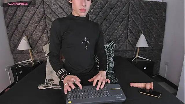 DemonFoxx online show from June 10, 12:04 pm