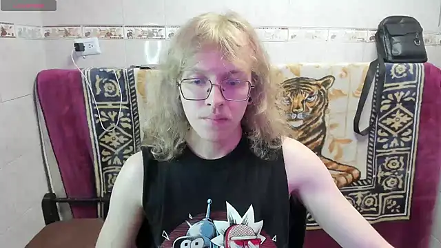 Snapshot of Jinnbooky chatting on July 23, 9:40 am Jinnbooky online show from July 23, 9:40 am