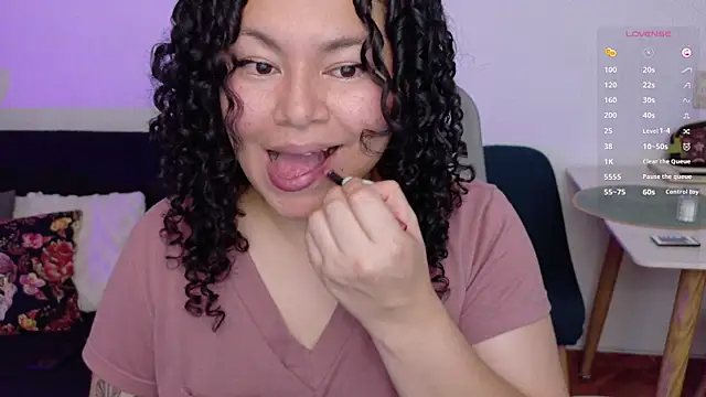Snapshot of MissBronte chatting on May 6, 11:32 pm MissBronte online show from May 6, 11:32 pm