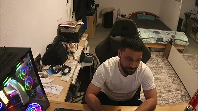 Snapshot of Yaraktisdan chatting on May 5, 10:40 pm Yaraktisdan online show from May 5, 10:40 pm
