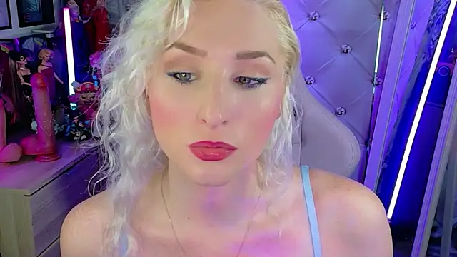 Snapshot of Madame_Blonde chatting on July 21, 9:33 am Madame Blonde online show from July 21, 9:33 am
