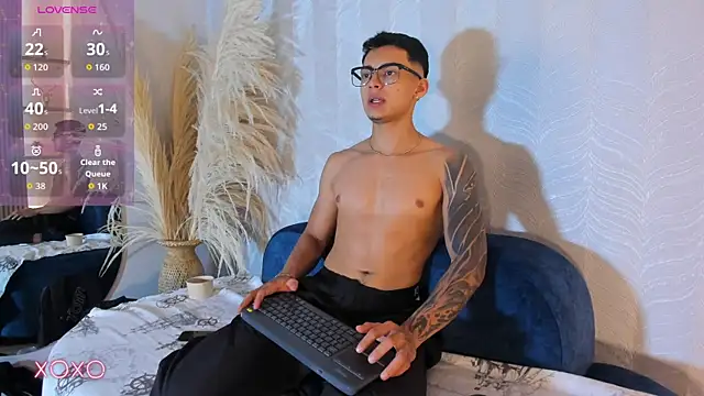 Snapshot of Alan_Salazar chatting on June 10, 5:45 pm Alan Salazar online show from June 10, 5:45 pm