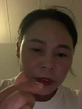 Snapshot of Helen-baby chatting on April 23, 12:29 pm Helen-baby online show from April 23, 12:29 pm