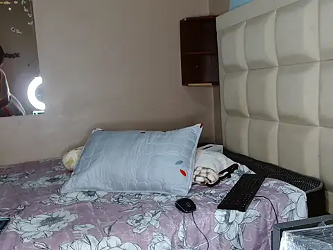 ThickPussy16 online show from April 23, 12:29 pm