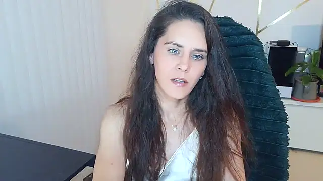 Snapshot of khalessi13 chatting on June 5, 10:26 pm khalessi13 online show from June 5, 10:26 pm