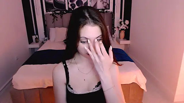 Snapshot of _AliceWells chatting on July 9, 7:01 am AliceWells online show from July 9, 7:01 am