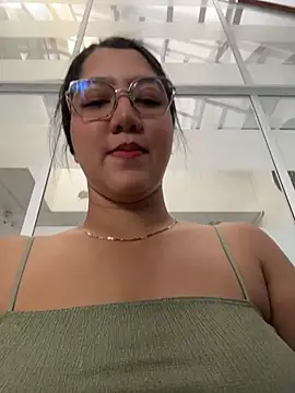 Snapshot of Chloe_Thomsoon_ chatting on June 2, 8:00 pm Chloe Thomsoon online show from June 2, 8:00 pm