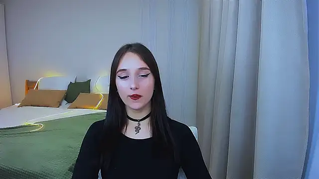 Snapshot of JulietteMonli chatting on June 18, 11:25 am JulietteMonli online show from June 18, 11:25 am