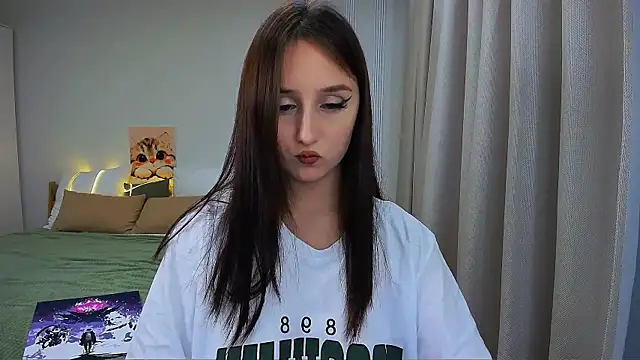 Snapshot of JulietteMonli chatting on July 14, 2:05 am JulietteMonli online show from July 14, 2:05 am