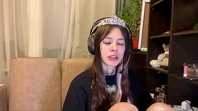 Snapshot of TuZezima chatting on May 11, 7:33 pm TuZezima online show from May 11, 7:33 pm