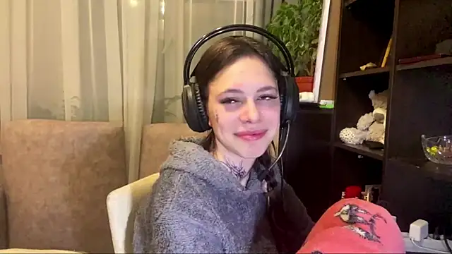 Snapshot of TuZezima chatting on May 13, 7:11 pm TuZezima online show from May 13, 7:11 pm