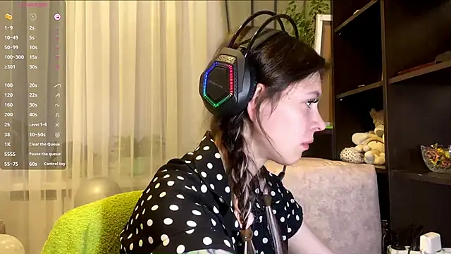 Snapshot of TuZezima chatting on June 4, 7:09 pm TuZezima online show from June 4, 7:09 pm