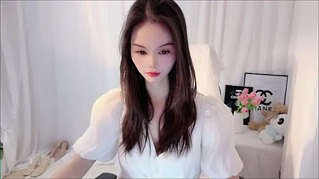 Ella-001 online show from April 29, 9:13 am