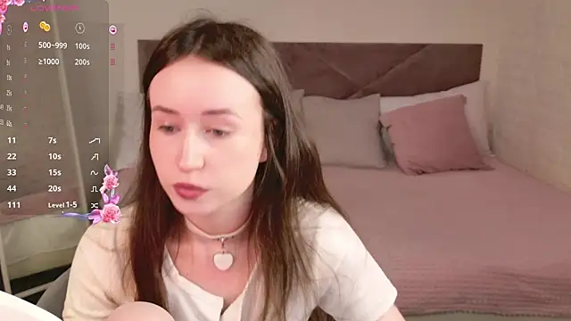 Snapshot of AliceLidelle chatting on May 14, 9:49 am AliceLidelle online show from May 14, 9:49 am