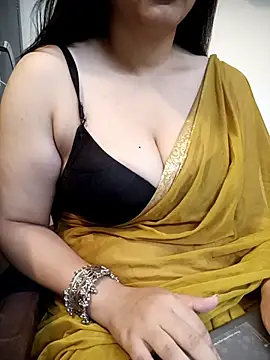 Snapshot of Aayaat__ chatting on June 13, 6:33 am Aayaat online show from June 13, 6:33 am