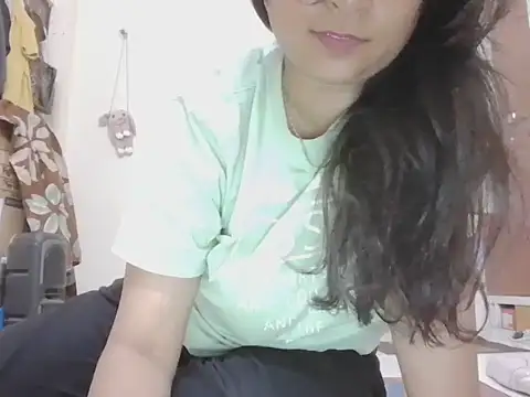 Snapshot of Aayaat__ chatting on June 16, 5:37 pm Aayaat online show from June 16, 5:37 pm