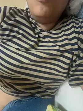 Snapshot of Aayaat__ chatting on July 30, 10:47 am Aayaat online show from July 30, 10:47 am