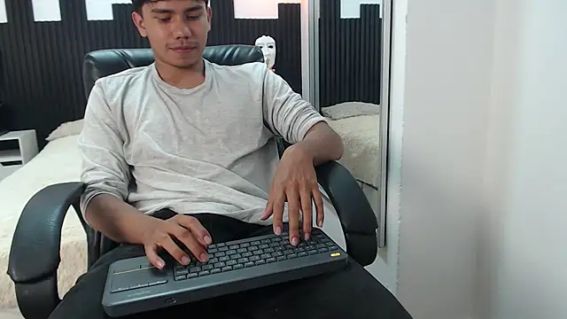 Snapshot of Jack_Ryan26 chatting on April 24, 7:49 pm Jack Ryan26 online show from April 24, 7:49 pm