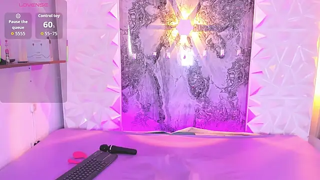 Snapshot of Playful_Violet chatting on June 6, 1:38 pm Playful Violet online show from June 6, 1:38 pm