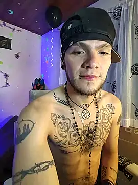 Snapshot of FonixXBelialX chatting on May 26, 12:28 am FonixXBelialX online show from May 26, 12:28 am