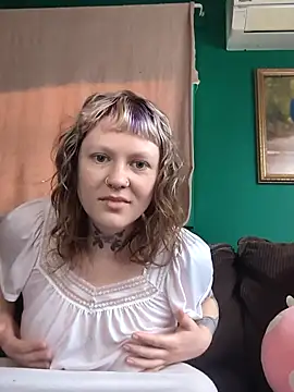 Snapshot of RosieSwitchBitch chatting on May 12, 12:02 pm RosieSwitchBitch online show from May 12, 12:02 pm