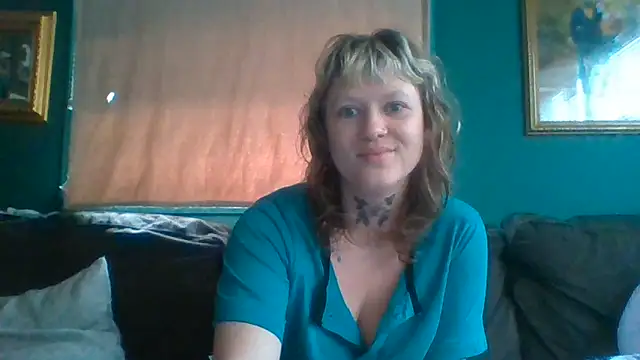 Snapshot of RosieSwitchBitch chatting on June 19, 10:08 am RosieSwitchBitch online show from June 19, 10:08 am
