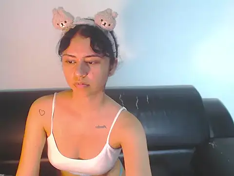 Snapshot of BellaLuxxs chatting on May 16, 12:40 am BellaLuxxs online show from May 16, 12:40 am