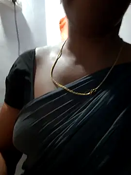 Snapshot of Tamil_Hot_HoneyBee chatting on July 20, 11:45 am Tamil Hot HoneyBee online show from July 20, 11:45 am