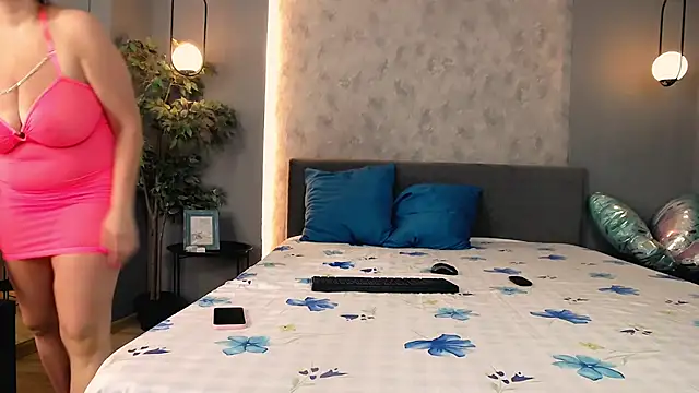 Hellenn Sweet online show from August 3, 5:06 am