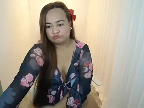 Snapshot of Czarinna chatting on May 1, 4:44 pm Czarinna online show from May 1, 4:44 pm