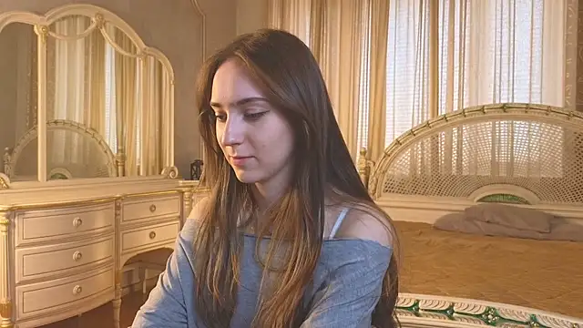 LoreCafasso online show from April 28, 4:17 am