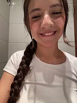 Snapshot of AmyPalacioss chatting on June 3, 9:31 pm AmyPalacioss online show from June 3, 9:31 pm