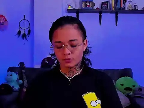 Snapshot of Sam_Bartonn chatting on June 5, 10:21 am Sam Bartonn online show from June 5, 10:21 am