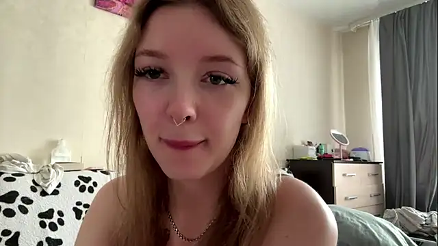 Snapshot of Elinthegreat chatting on July 6, 9:39 am Elinthegreat online show from July 6, 9:39 am