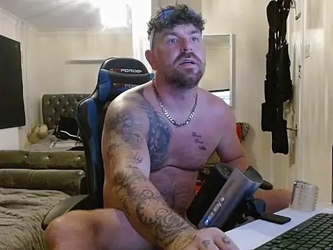 Naughtybihubbyxx online show from July 8, 9:19 pm