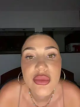 Snapshot of AylaSparkk chatting on July 1, 8:41 pm AylaSparkk online show from July 1, 8:41 pm