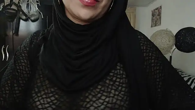 Snapshot of nadia__abaud chatting on December 27, 8:24 am nadia abaud online show from December 27, 8:24 am