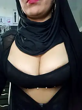 Snapshot of nadia__abaud chatting on December 30, 3:14 am nadia abaud online show from December 30, 3:14 am