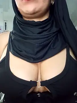 Snapshot of nadia__abaud chatting on January 2, 5:14 am nadia abaud online show from January 2, 5:14 am