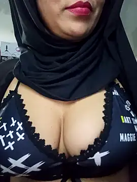 Snapshot of nadia__abaud chatting on January 6, 1:42 am nadia abaud online show from January 6, 1:42 am