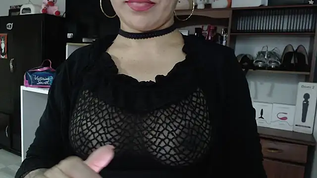 Snapshot of nadia__abaud chatting on February 2, 3:43 am nadia abaud online show from February 2, 3:43 am